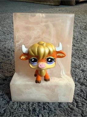 NWOT Littlest Pet Shop Highland Cow